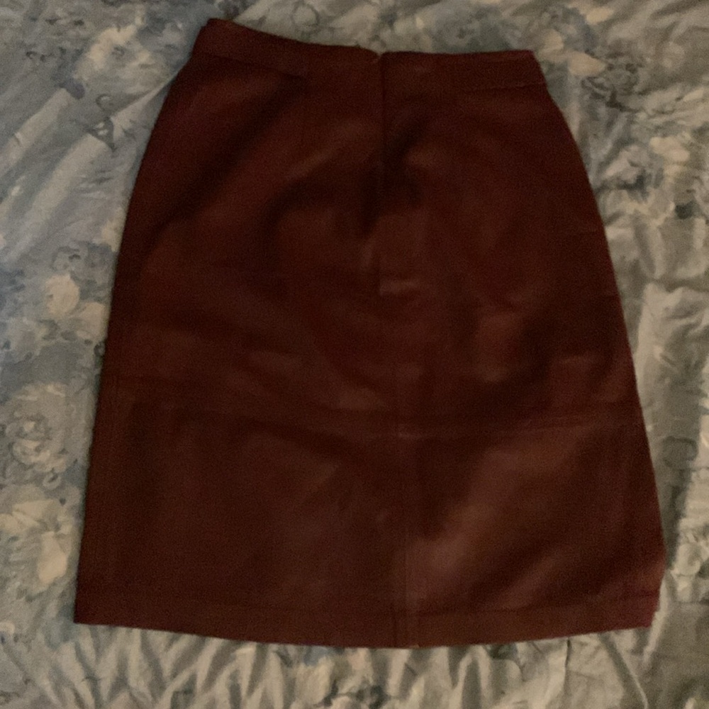 Vince
Leather
Pencil Skirt Elegant Burgundy Leather Skirt - Picture 11 of 16